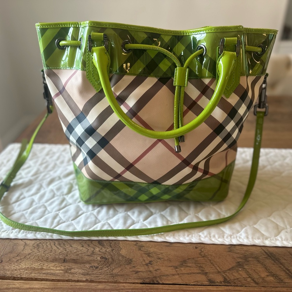 The Burberry Beige/Green PVC and Patent Leather Drawstring Tote (Rare) - Picture 8 of 16